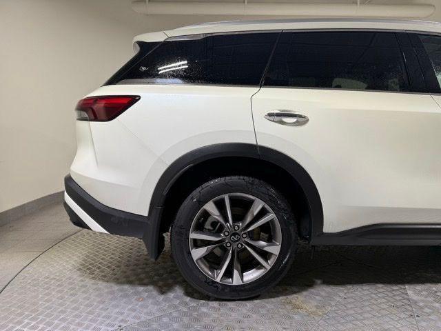 Photo of 2025 Majestic White INFINITI QX60