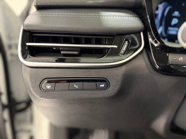 Photo of 2025 Majestic White INFINITI QX60