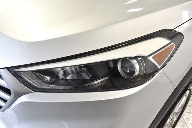 Photo of 2018 Molten Silver Hyundai TUCSON