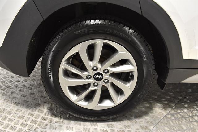 Photo of 2018 Molten Silver Hyundai TUCSON
