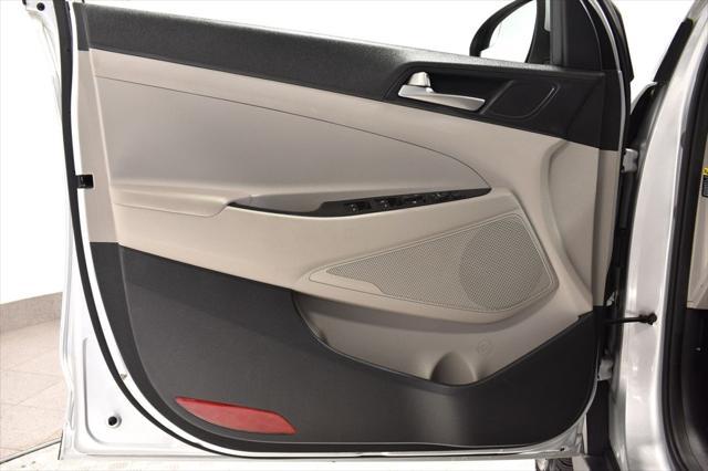 Photo of 2018 Molten Silver Hyundai TUCSON