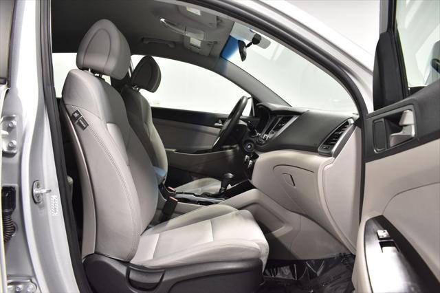 Photo of 2018 Molten Silver Hyundai TUCSON