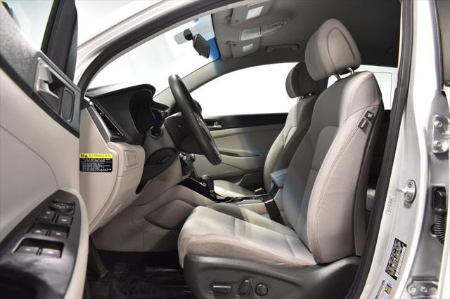 Photo of 2018 Molten Silver Hyundai TUCSON