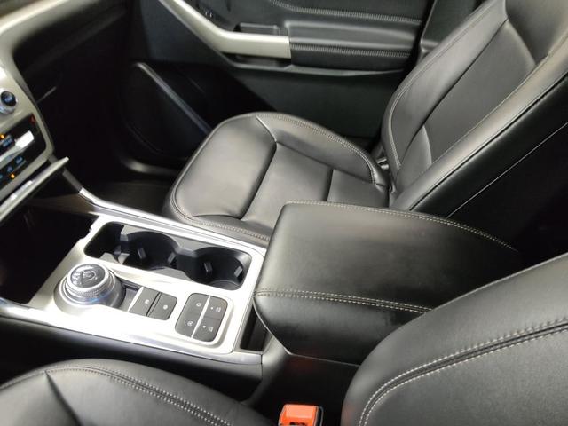 Photo of 2023 Carbonized Gray Metallic Ford Explorer