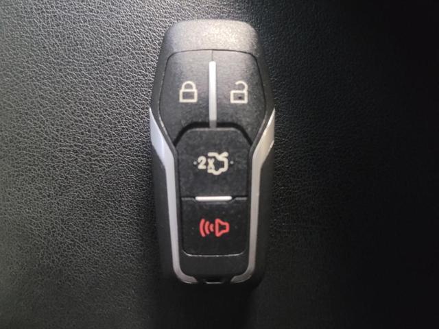 Photo of 2016 Shadow Black Ford Edge