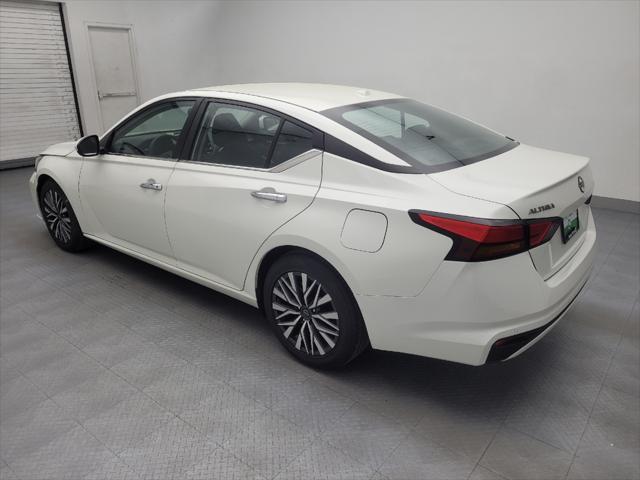 Photo of 2023 Pearl White Tricoat Nissan Altima