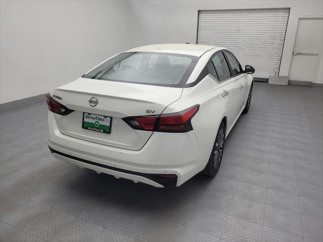 Photo of 2023 Pearl White Tricoat Nissan Altima