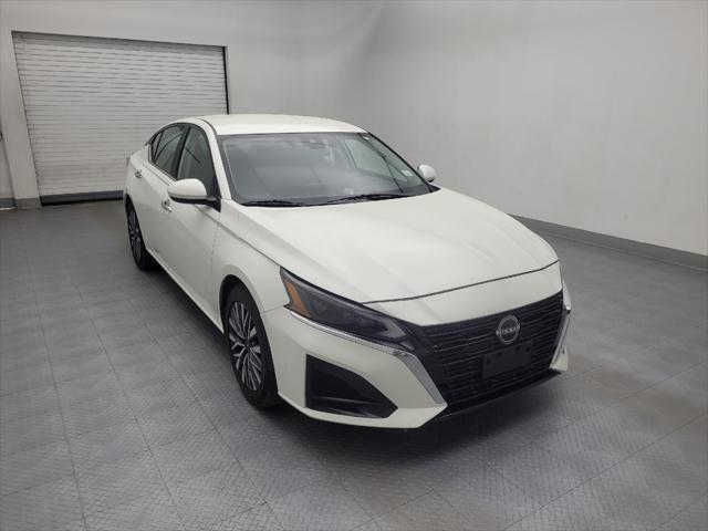 Photo of 2023 Pearl White Tricoat Nissan Altima