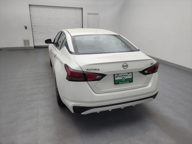 Photo of 2023 Pearl White Tricoat Nissan Altima