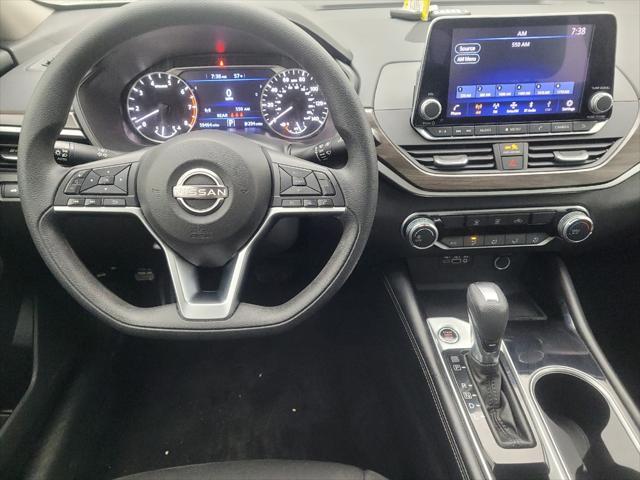 Photo of 2023 Pearl White Tricoat Nissan Altima