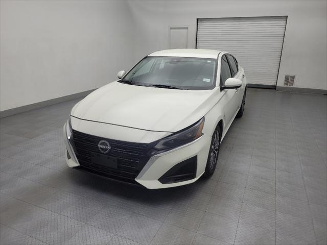 Photo of 2023 Pearl White Tricoat Nissan Altima