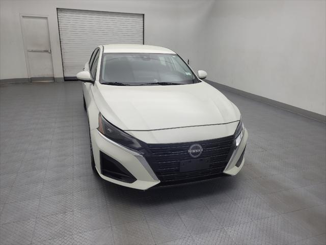 Photo of 2023 Pearl White Tricoat Nissan Altima