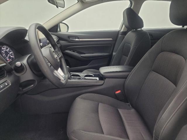 Photo of 2023 Pearl White Tricoat Nissan Altima