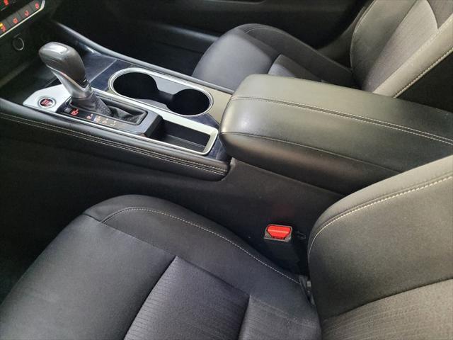 Photo of 2023 Pearl White Tricoat Nissan Altima