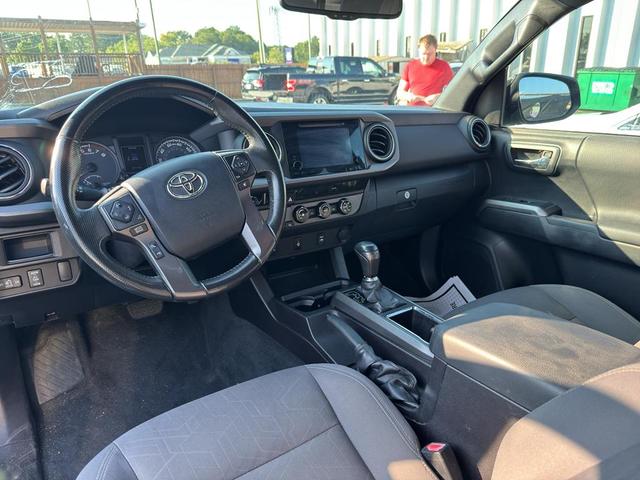 Photo of 2016 Magnetic Gray Metallic Toyota Tacoma