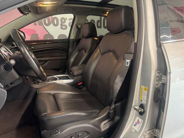 Photo of 2016 Radiant Silver Metallic Cadillac SRX