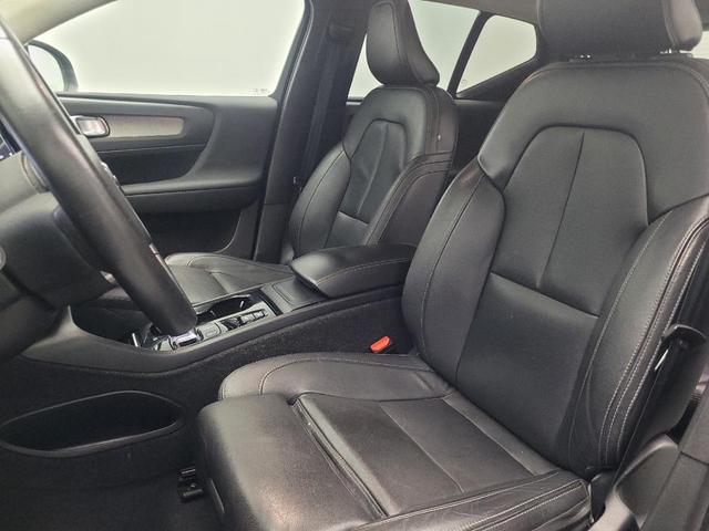 Photo of 2021 Black Volvo XC40