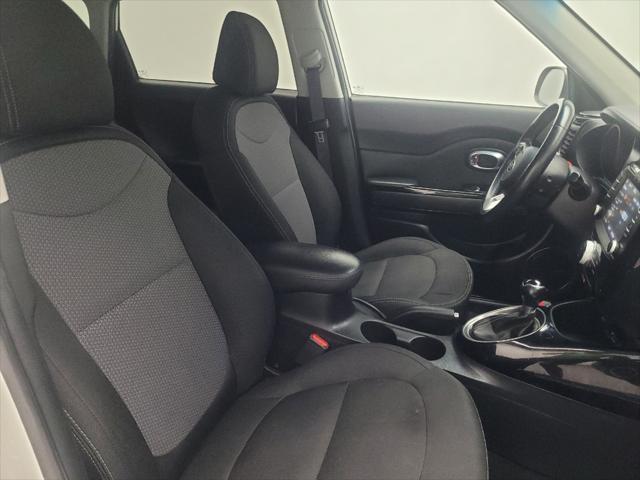 Photo of 2018 White Kia Soul