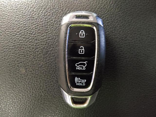 Photo of 2018 Ceramic White Hyundai Elantra GT