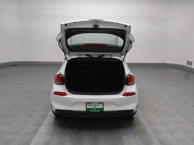 Photo of 2018 Ceramic White Hyundai Elantra GT