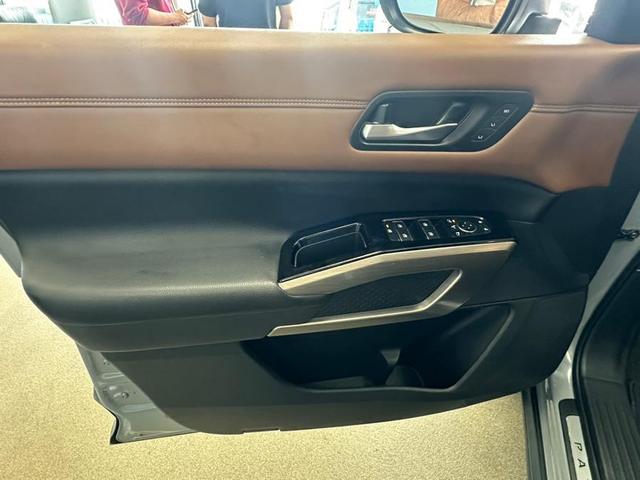 Photo of 2023 Boulder Gray Pearl Nissan Pathfinder