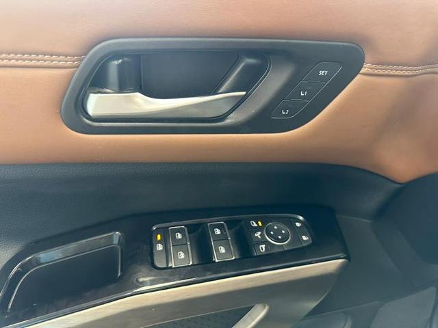 Photo of 2023 Boulder Gray Pearl Nissan Pathfinder