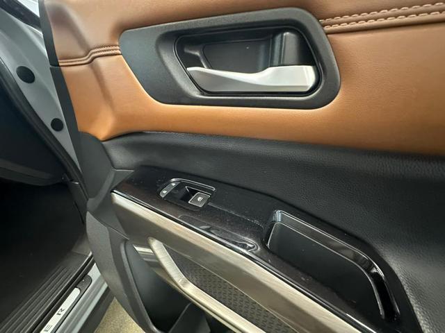 Photo of 2023 Boulder Gray Pearl Nissan Pathfinder