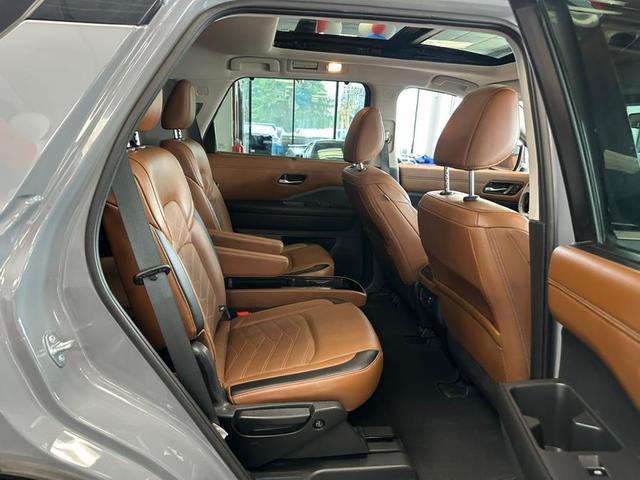 Photo of 2023 Boulder Gray Pearl Nissan Pathfinder