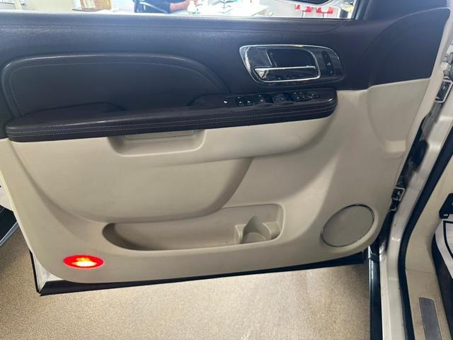 Photo of 2011 White Diamond Tricoat Cadillac Escalade
