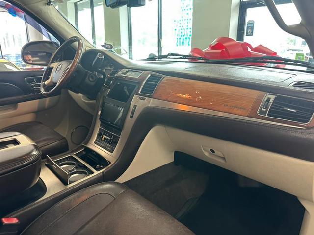 Photo of 2011 White Diamond Tricoat Cadillac Escalade