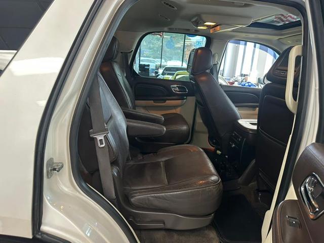 Photo of 2011 White Diamond Tricoat Cadillac Escalade