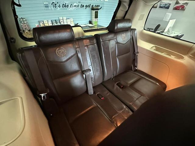 Photo of 2011 White Diamond Tricoat Cadillac Escalade