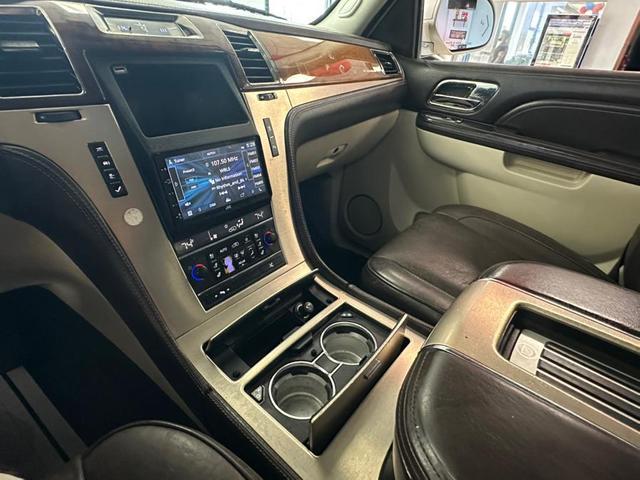 Photo of 2011 White Diamond Tricoat Cadillac Escalade
