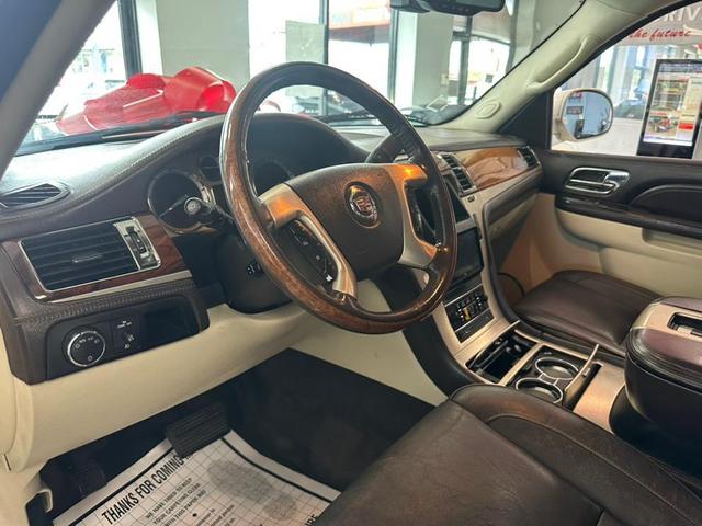 Photo of 2011 White Diamond Tricoat Cadillac Escalade