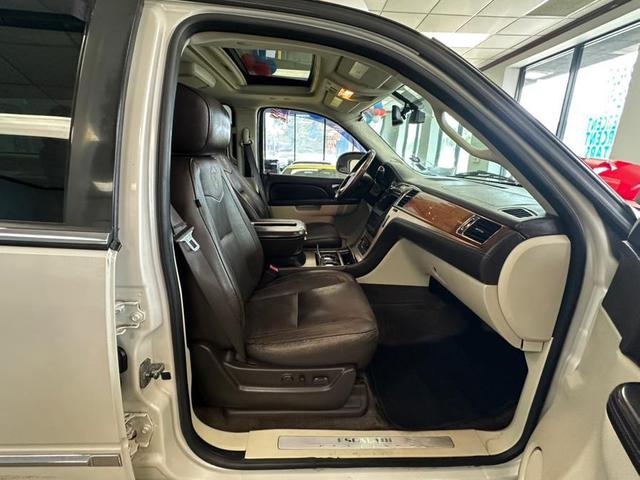 Photo of 2011 White Diamond Tricoat Cadillac Escalade
