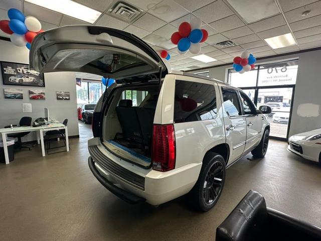 Photo of 2011 White Diamond Tricoat Cadillac Escalade