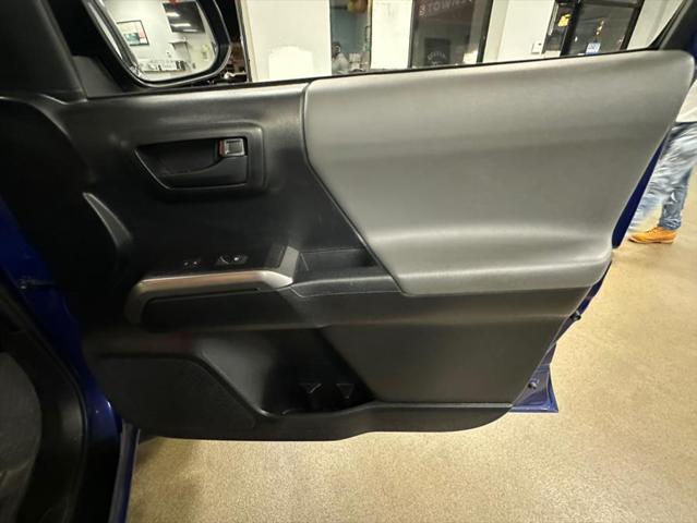 Photo of 2022 Blue Crush Metallic Toyota Tacoma