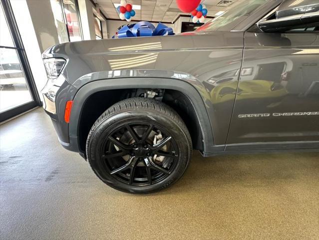 Photo of 2021 Baltic Gray Metallic Clearcoat Jeep Grand Cherokee L