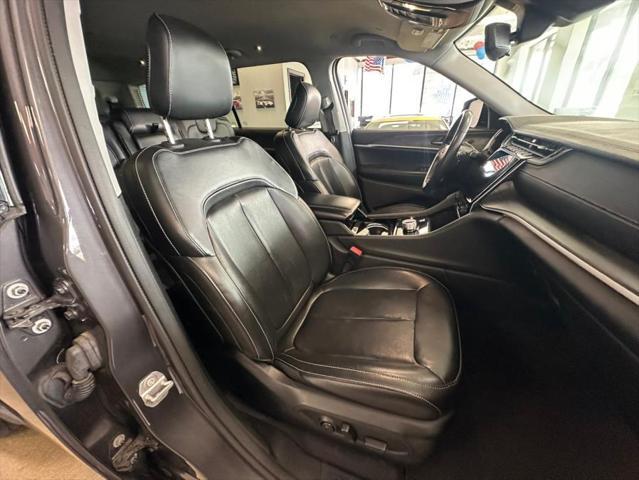 Photo of 2021 Baltic Gray Metallic Clearcoat Jeep Grand Cherokee L