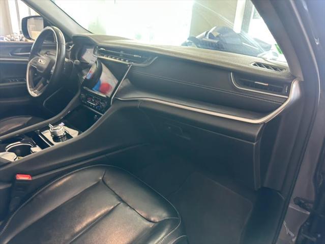 Photo of 2021 Baltic Gray Metallic Clearcoat Jeep Grand Cherokee L