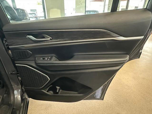 Photo of 2021 Baltic Gray Metallic Clearcoat Jeep Grand Cherokee L