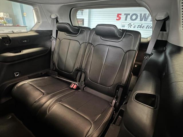 Photo of 2021 Baltic Gray Metallic Clearcoat Jeep Grand Cherokee L