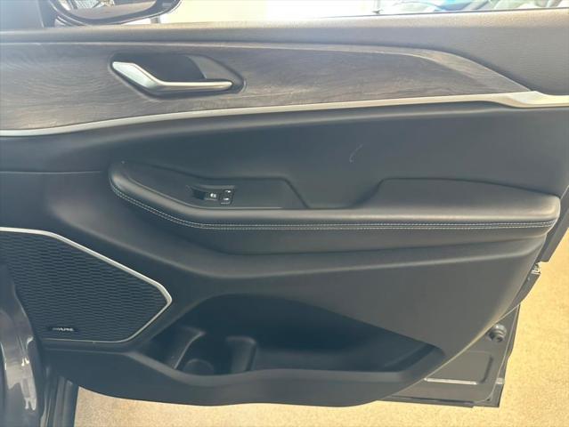 Photo of 2021 Baltic Gray Metallic Clearcoat Jeep Grand Cherokee L