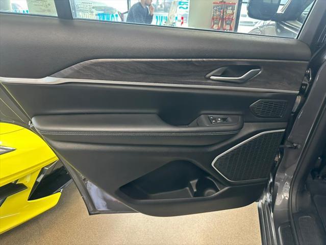 Photo of 2021 Baltic Gray Metallic Clearcoat Jeep Grand Cherokee L