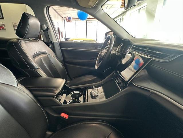 Photo of 2021 Baltic Gray Metallic Clearcoat Jeep Grand Cherokee L