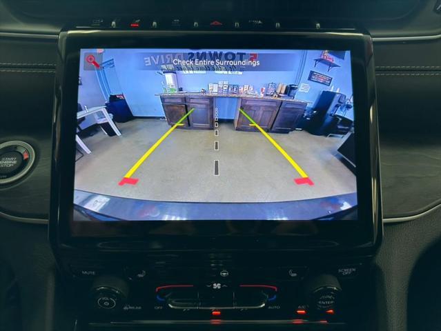 Photo of 2021 Baltic Gray Metallic Clearcoat Jeep Grand Cherokee L