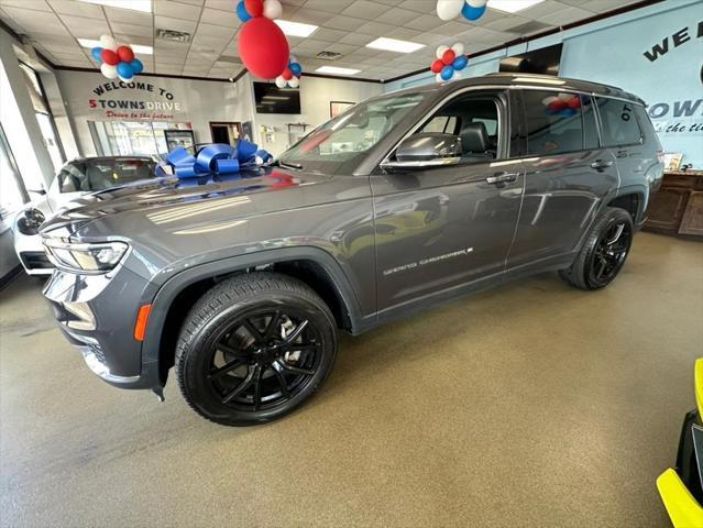 Photo of 2021 Baltic Gray Metallic Clearcoat Jeep Grand Cherokee L