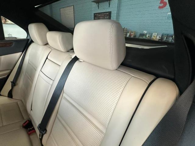 Photo of 2014 Polar White Mercedes-Benz E-Class