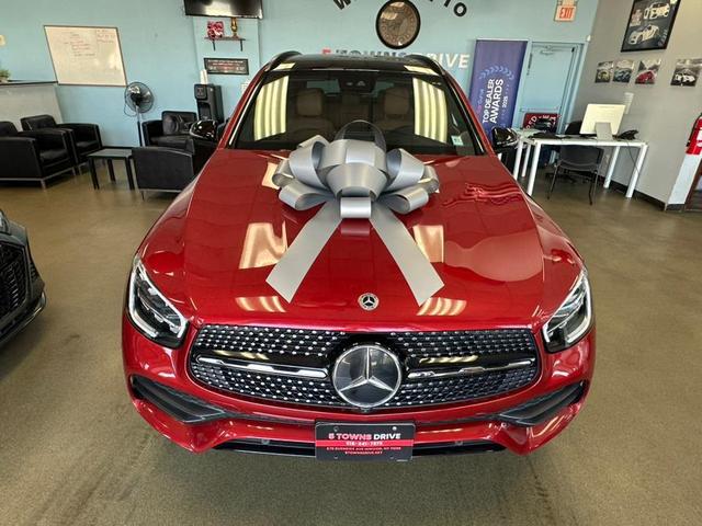 Photo of 2022 MANUFAKTUR Cardinal Red Metallic Mercedes-Benz GLC 300