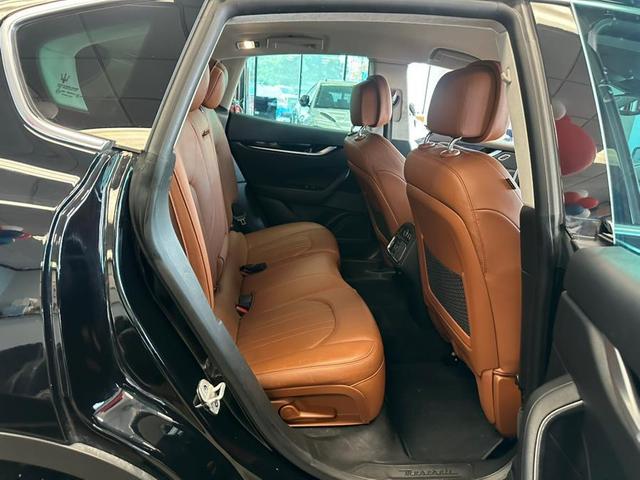 Photo of 2018 Nero Maserati Levante